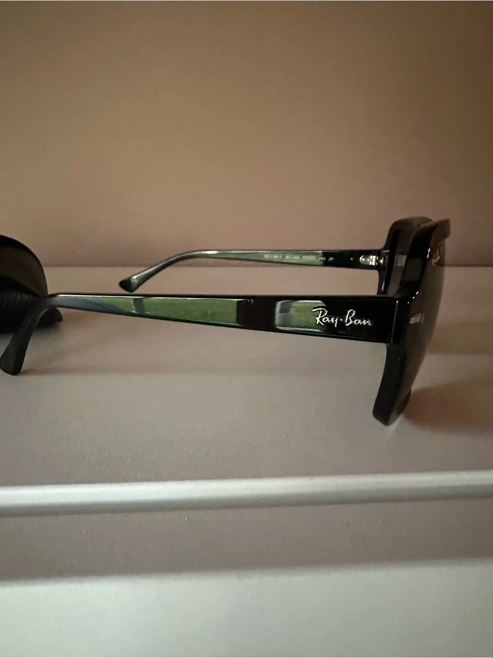 Ray-Ban chic oversized